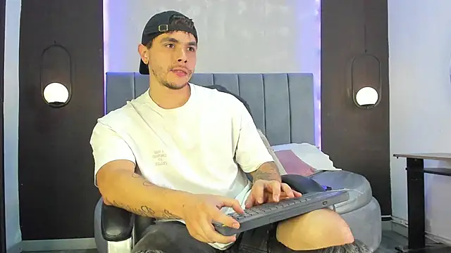 Liam walk  online show from 11/08/25, 09:57