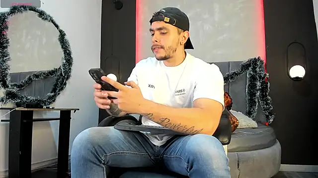 Liam walk  online show from 12/21/25, 07:10