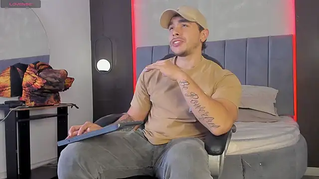 Snapshot of Liam_walk_ chatting on 03/05/26, 10:06 Liam walk online show from 03/05/26, 10:06