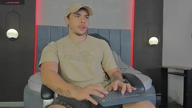 Snapshot of Liam_walk_ chatting on 03/07/26, 11:24 Liam walk online show from 03/07/26, 11:24