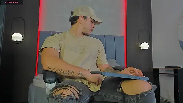 Snapshot of Liam_walk_ chatting on 03/08/26, 02:10 Liam walk online show from 03/08/26, 02:10