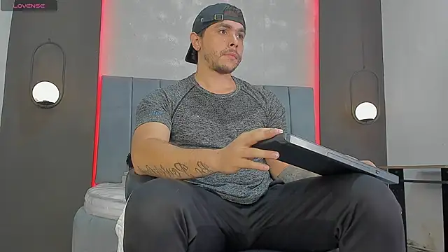 Snapshot of Liam_walk_ chatting on 03/11/26, 07:20 Liam walk online show from 03/11/26, 07:20