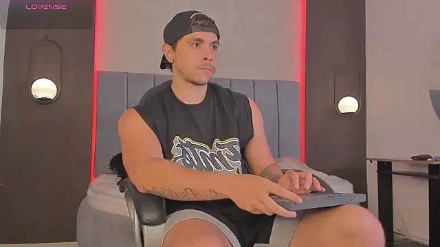 Snapshot of Liam_walk_ chatting on 03/18/26, 09:07 Liam walk online show from 03/18/26, 09:07