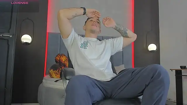 Snapshot of Liam_walk_ chatting on 03/26/26, 12:33 Liam walk online show from 03/26/26, 12:33