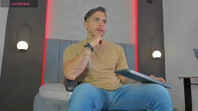 Snapshot of Liam_walk_ chatting on 04/09/26, 08:03 Liam walk online show from 04/09/26, 08:03