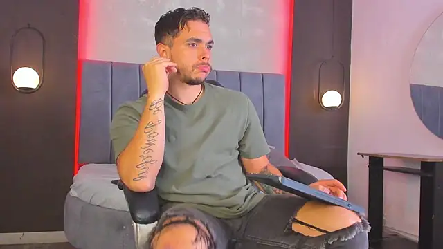 Snapshot of Liam_walk_ chatting on 04/13/26, 12:10 Liam walk online show from 04/13/26, 12:10