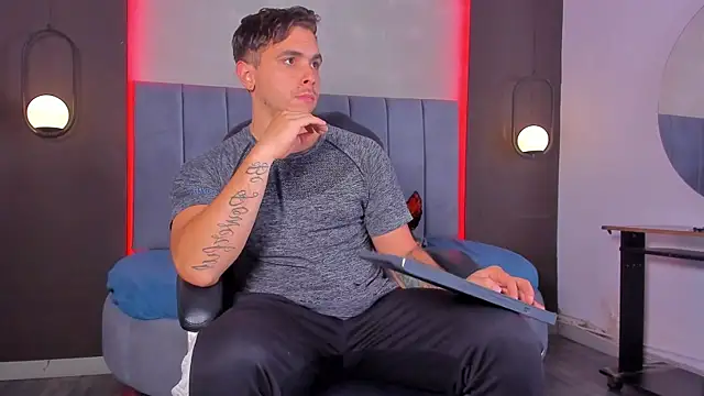 Snapshot of Liam_walk_ chatting on 04/17/26, 10:24 Liam walk online show from 04/17/26, 10:24