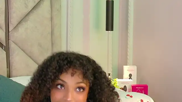 Snapshot of Cristal-Jonnes chatting on 07/05/26, 09:55 Cristal-Jonnes online show from 07/05/26, 09:55