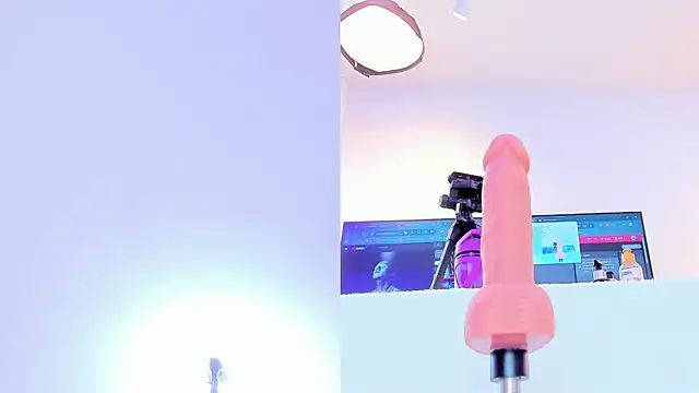 Snapshot of maily_zanss chatting on 02/17/26, 08:15 maily zanss online show from 02/17/26, 08:15