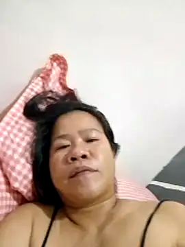 Snapshot of AsianbouncieGIRL chatting on 05/04/26, 12:28 AsianbouncieGIRL online show from 05/04/26, 12:28