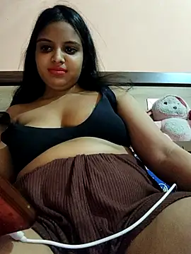 Snapshot of Maahhii_2 chatting on 04/17/26, 09:51 Maahhii 2 online show from 04/17/26, 09:51