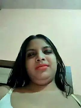 Snapshot of Maahhii_2 chatting on 04/30/26, 08:04 Maahhii 2 online show from 04/30/26, 08:04