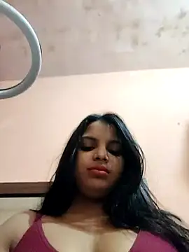 Snapshot of Maahhii_2 chatting on 05/03/26, 07:42 Maahhii 2 online show from 05/03/26, 07:42