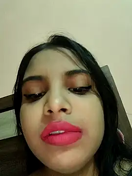 Snapshot of Maahhii_2 chatting on 05/05/26, 08:28 Maahhii 2 online show from 05/05/26, 08:28