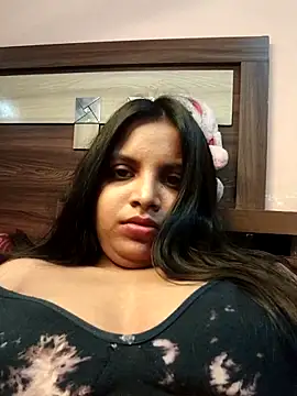 Snapshot of Maahhii_2 chatting on 05/15/26, 09:05 Maahhii 2 online show from 05/15/26, 09:05
