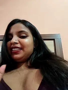 Snapshot of Maahhii_2 chatting on 05/18/26, 04:07 Maahhii 2 online show from 05/18/26, 04:07