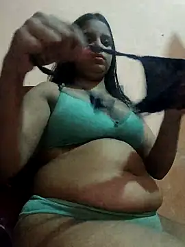 Snapshot of Maahhii_2 chatting on 05/21/26, 08:05 Maahhii 2 online show from 05/21/26, 08:05