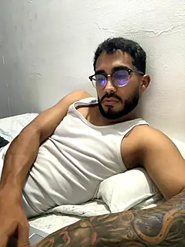 Snapshot of TU-MORENOO chatting on 11/17/25, 06:08 TU-MORENOO online show from 11/17/25, 06:08