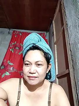 Everleigh mom online show from 09/12/25, 01:49