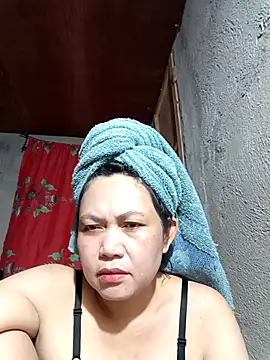 Everleigh mom online show from 09/22/25, 03:19