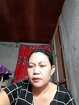 Everleigh mom online show from 10/10/25, 10:47