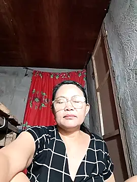 Everleigh mom online show from 10/18/25, 10:16