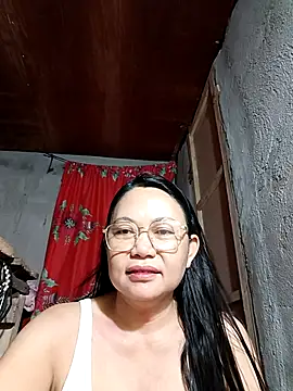 Everleigh mom online show from 10/21/25, 07:58