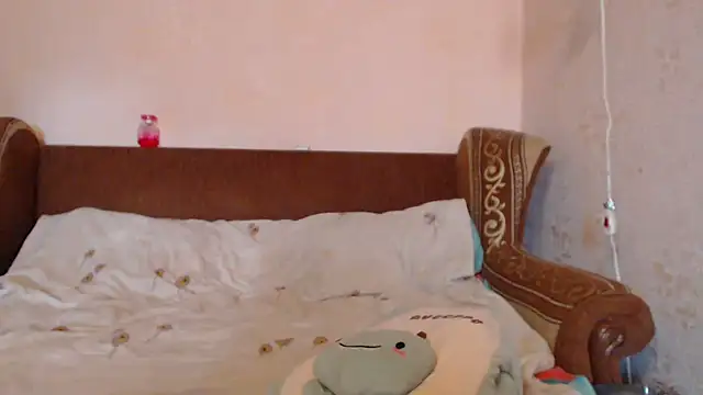 Snapshot of Veronica-Luxs chatting on 10/15/25, 08:03 Veronica-Luxs online show from 10/15/25, 08:03