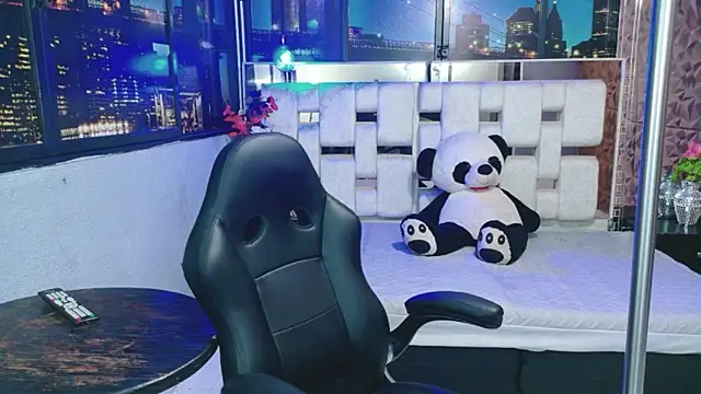 Snapshot of alandelrey57 chatting on 12/16/25, 03:33 alandelrey57 online show from 12/16/25, 03:33