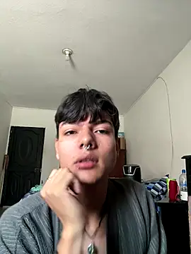 Snapshot of alandelrey57 chatting on 12/18/25, 03:07 alandelrey57 online show from 12/18/25, 03:07