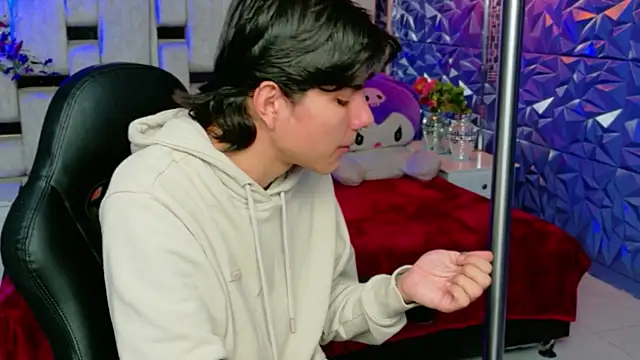 Snapshot of alandelrey57 chatting on 03/04/26, 01:28 alandelrey57 online show from 03/04/26, 01:28