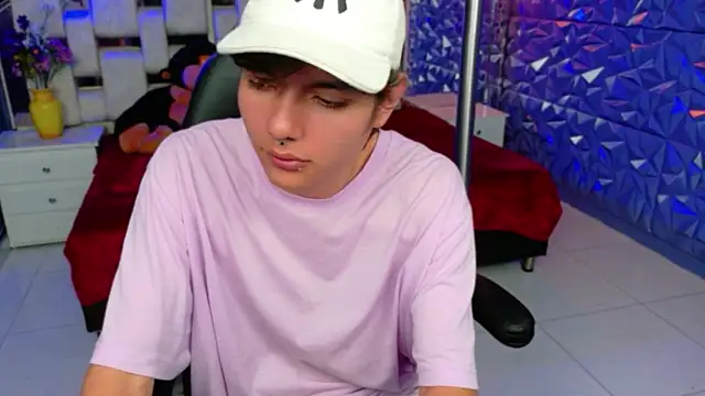 Snapshot of alandelrey57 chatting on 03/22/26, 10:02 alandelrey57 online show from 03/22/26, 10:02