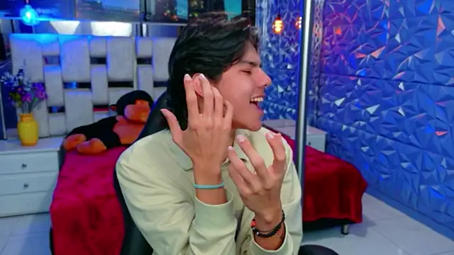 Snapshot of alandelrey57 chatting on 04/01/26, 08:59 alandelrey57 online show from 04/01/26, 08:59