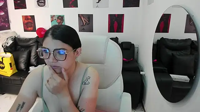 Snapshot of iam_sammy_01 chatting on 09/17/25, 12:18 iam sammy 01 online show from 09/17/25, 12:18