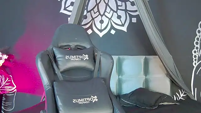 RavennMoonn online show from 09/25/25, 08:56