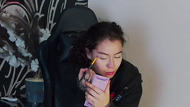 RavennMoonn online show from 10/11/25, 09:13