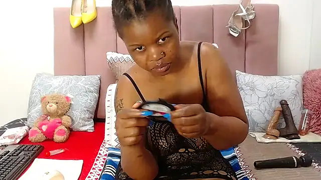 RoundaAssx22 online show from 11/24/25, 01:00