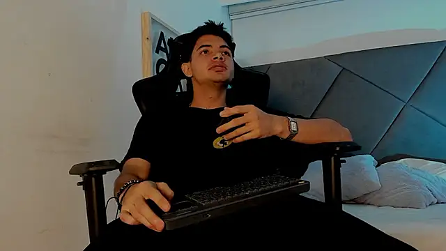 andrew colleman online show from 02/04/26, 03:45