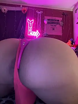 Snapshot of TranSexualJade95 chatting on 11/15/25, 08:44 TranSexualJade95 online show from 11/15/25, 08:44