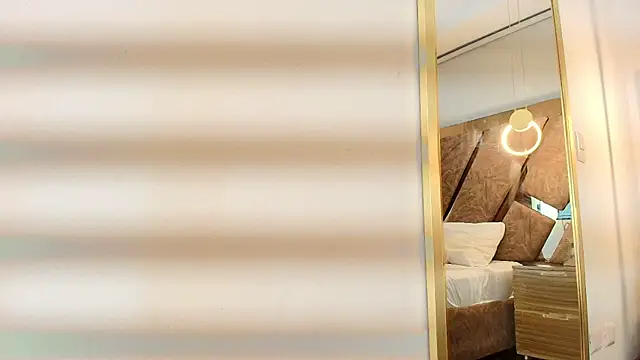 zarah andrew   online show from 12/05/25, 12:03