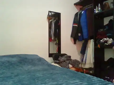 Barrx0018 online show from 12/17/25, 05:41