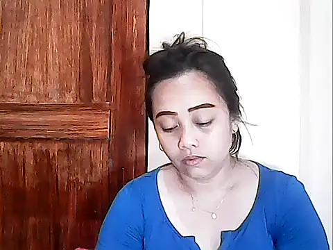 Snapshot of Pinay_Chubby20 chatting on 04/13/26, 09:42 Pinay Chubby20 online show from 04/13/26, 09:42