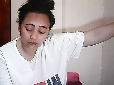 Snapshot of Pinay_Chubby20 chatting on 04/16/26, 09:39 Pinay Chubby20 online show from 04/16/26, 09:39