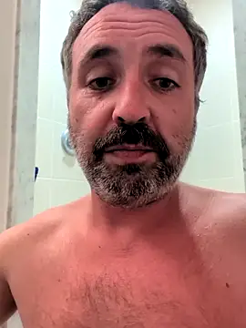 Snapshot of cloudymatt chatting on 10/11/25, 09:02 cloudymatt online show from 10/11/25, 09:02