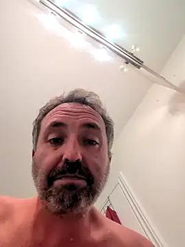 Snapshot of cloudymatt chatting on 10/12/25, 11:42 cloudymatt online show from 10/12/25, 11:42