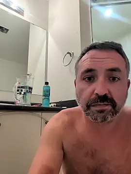 Snapshot of cloudymatt chatting on 11/04/25, 03:16 cloudymatt online show from 11/04/25, 03:16