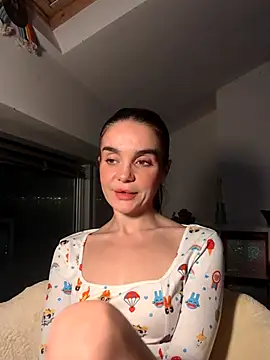 Snapshot of RosieCheexxxxxx chatting on 10/16/25, 03:40 RosieCheexxxxxx online show from 10/16/25, 03:40