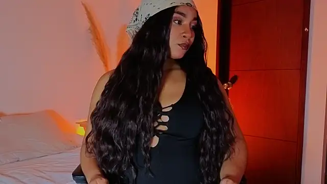 Snapshot of Alice-Benette chatting on 04/08/26, 01:49 Alice-Benette online show from 04/08/26, 01:49