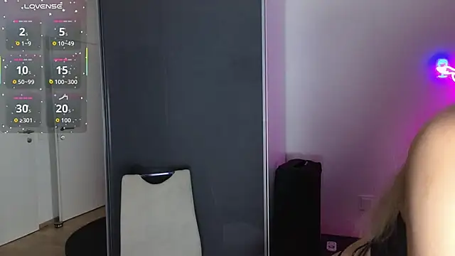 Snapshot of exxxandra chatting on 09/13/25, 12:16 exxxandra online show from 09/13/25, 12:16