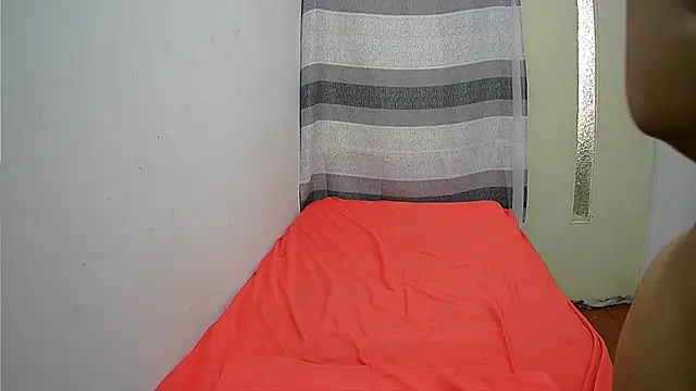 Snapshot of ThickHunn99 chatting on 10/10/25, 04:55 ThickHunn99 online show from 10/10/25, 04:55